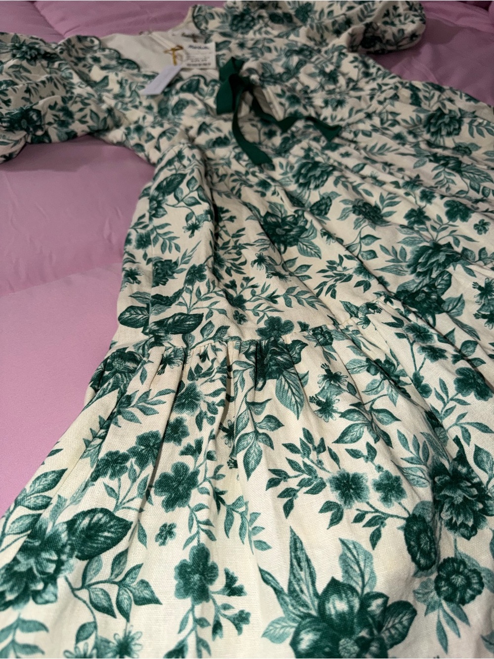 (NEW) House of Harlow 1960 - Cream Dress with Green Floral Print. - Picture 10 of 13